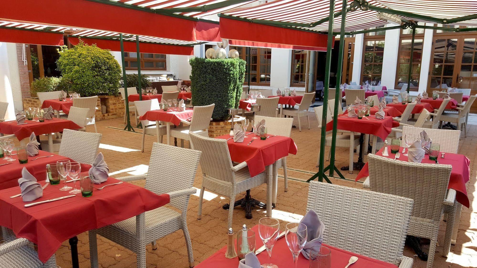 Logis Hotel Saint-Hubert Cour-Cheverny Kültér fotó